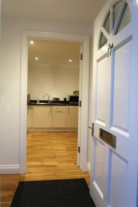***Spotless, Bright 1 Double Bed Apartment*** Бат Екстер'єр фото