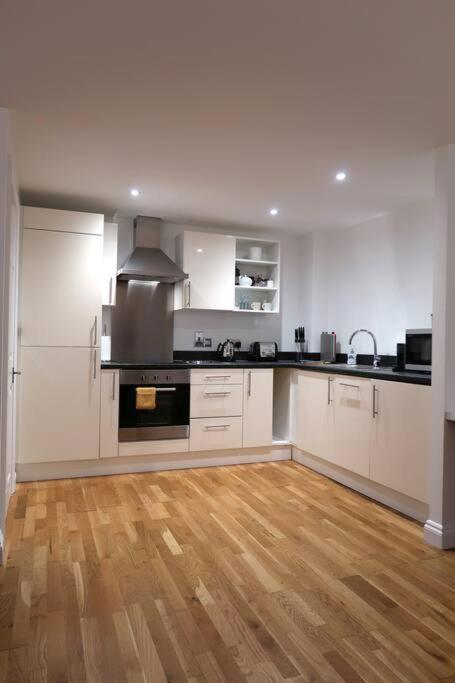 ***Spotless, Bright 1 Double Bed Apartment*** Бат Екстер'єр фото