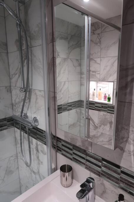 ***Spotless, Bright 1 Double Bed Apartment*** Бат Екстер'єр фото